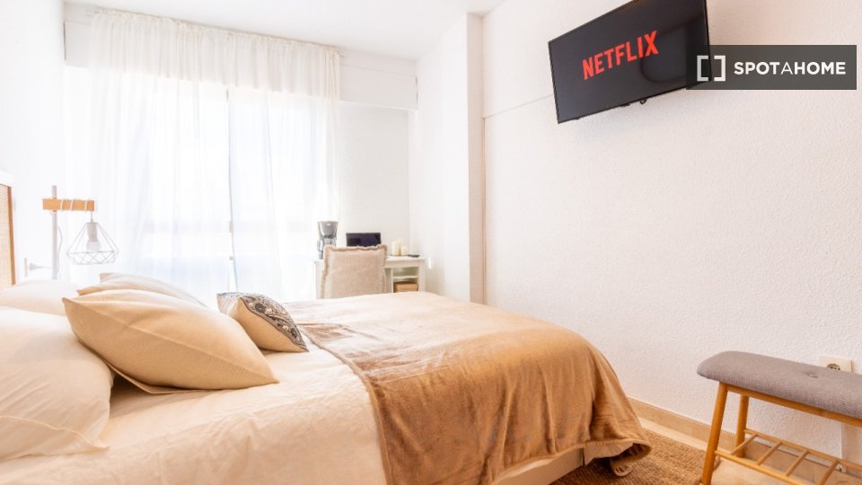 Double room Alicante, 7 beds, 150m² — photo 1