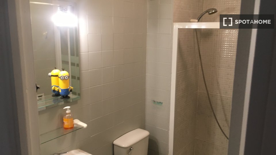 Double room Madrid, 3 beds, 105m² — photo 1