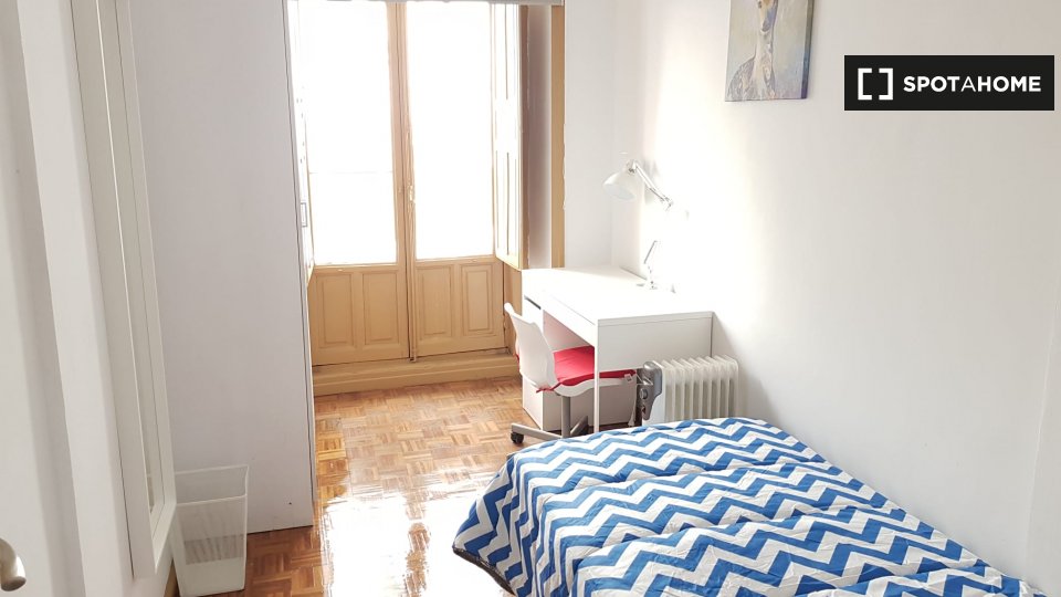 Double room Madrid, 5 beds, 100m² — photo 36