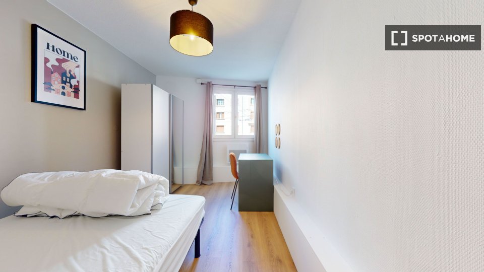 Double room Lyon, 3 beds — photo 18