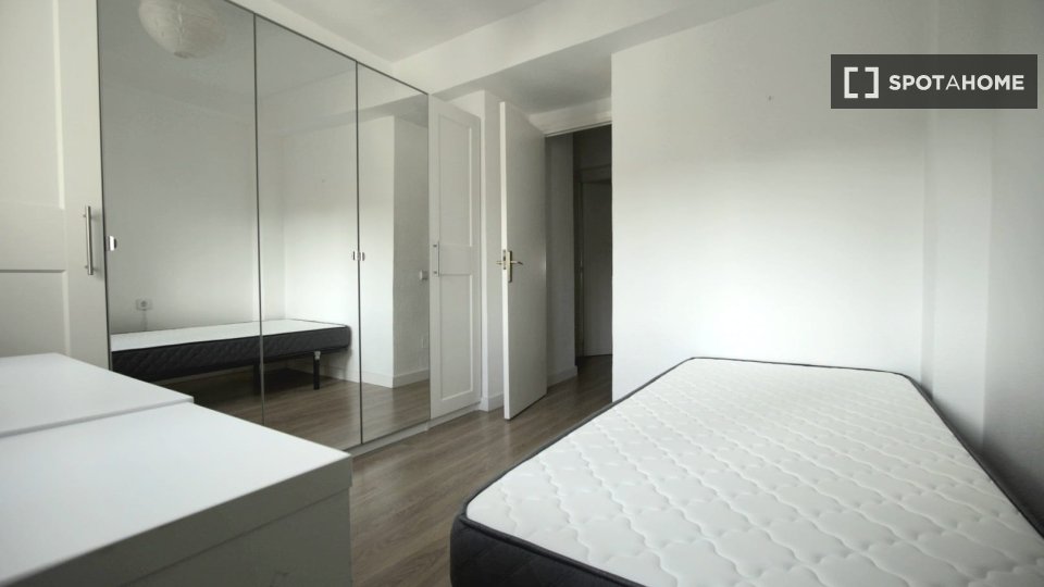 Double room Madrid, 3 beds — photo 6