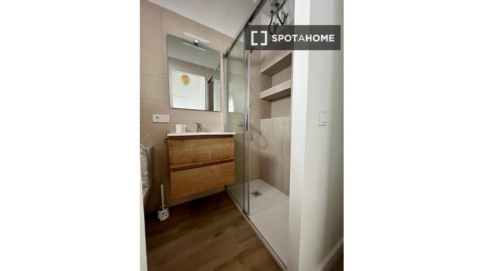 Se alquila habitación en piso compartido en Santa Rita, Almería.