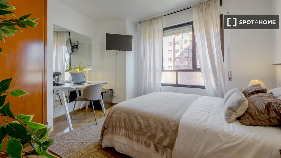 Double room Madrid, 6 beds, 150m² — photo 25