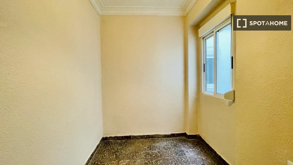 Apartment Valencia, 3 beds, 69m² — photo 9