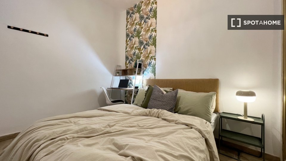 Double room Madrid, 3 beds — photo 28