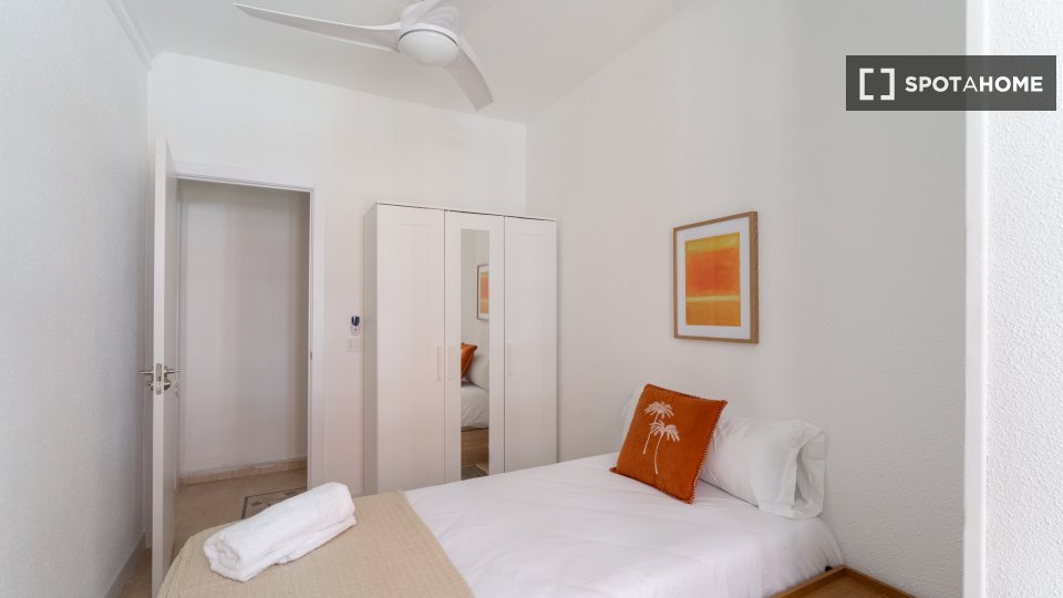 Double room Madrid, 7 beds — photo 14