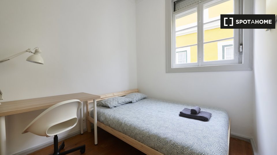 Double room Lisbon, 4 beds — photo 17