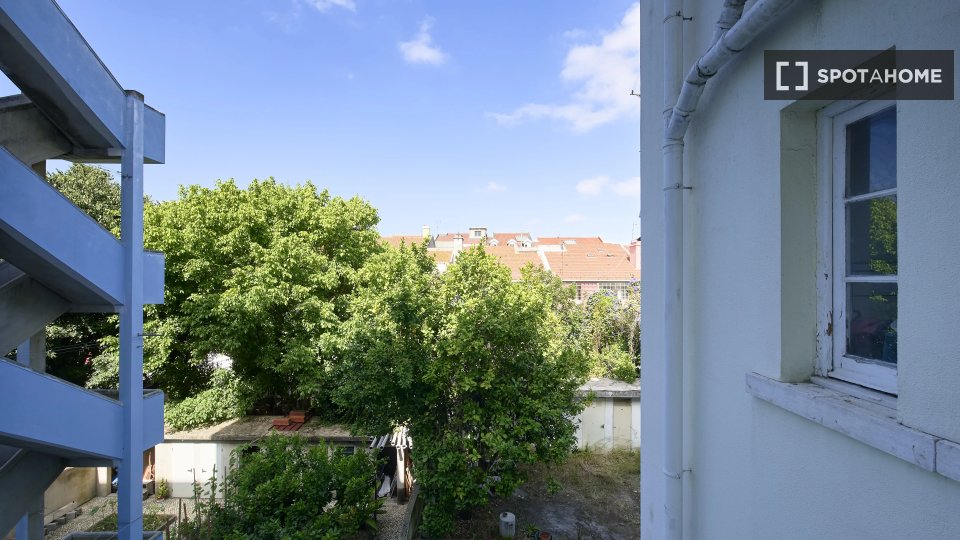 Double room Lisbon, 4 beds — photo 13