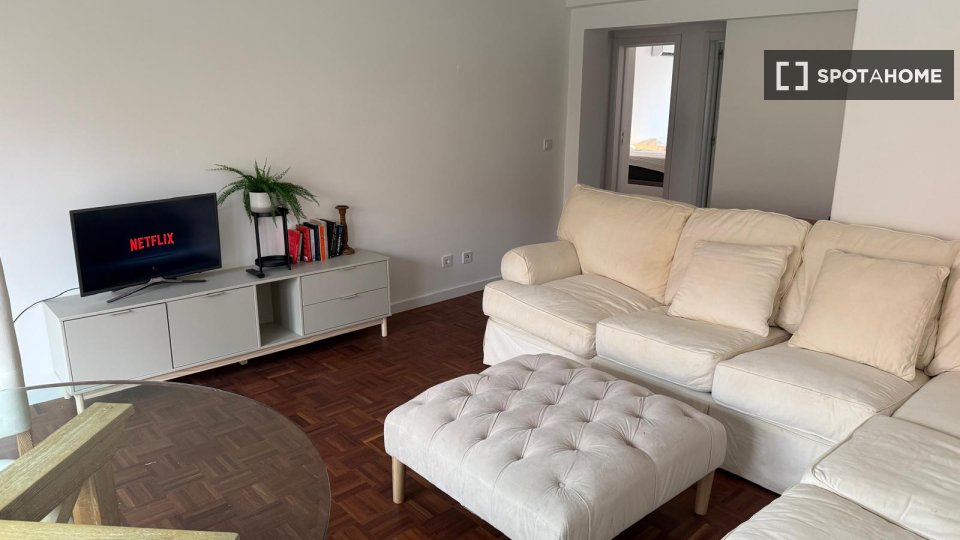 Apartment Lisbon, 2 beds, 95m² — photo 17