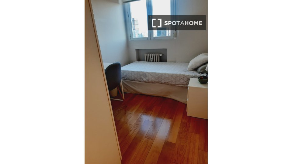 Double room Madrid, 2 beds, 80m² — photo 6