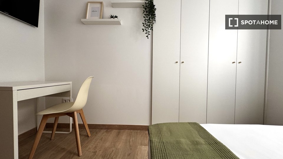 Double room Valencia, 5 beds, 135m² — photo 11