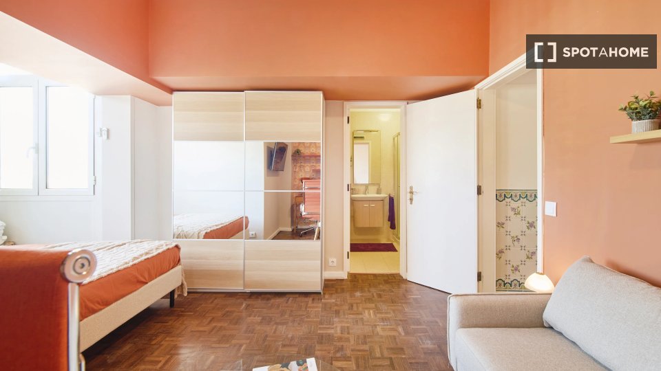 Double room Lisbon, 9 beds — photo 2