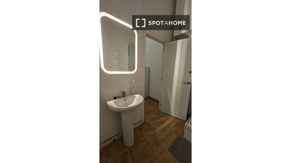 Double room Barcelona, 5 beds, 160m² — photo 4