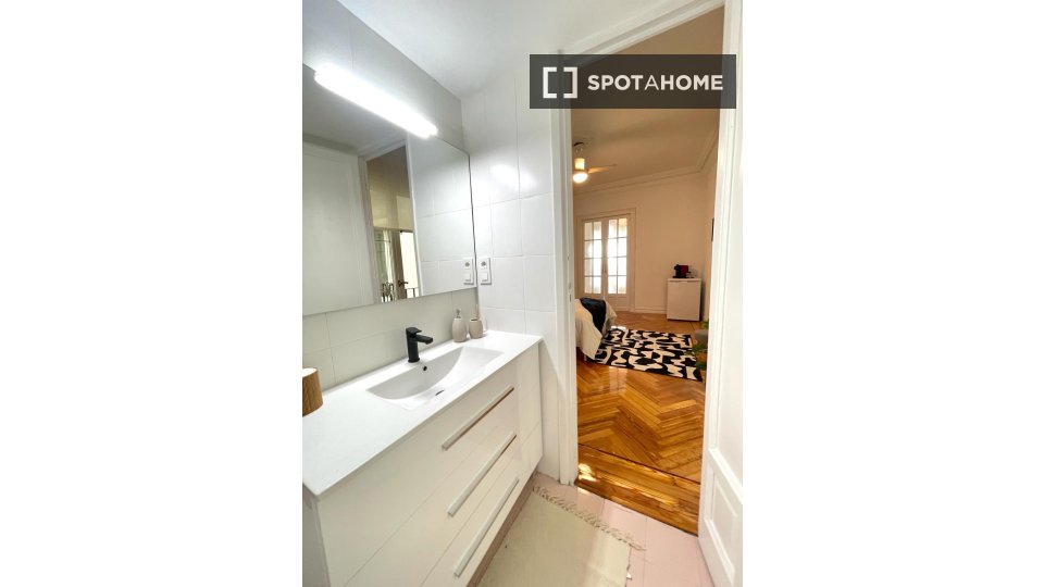 Double room Madrid, 7 beds — photo 16