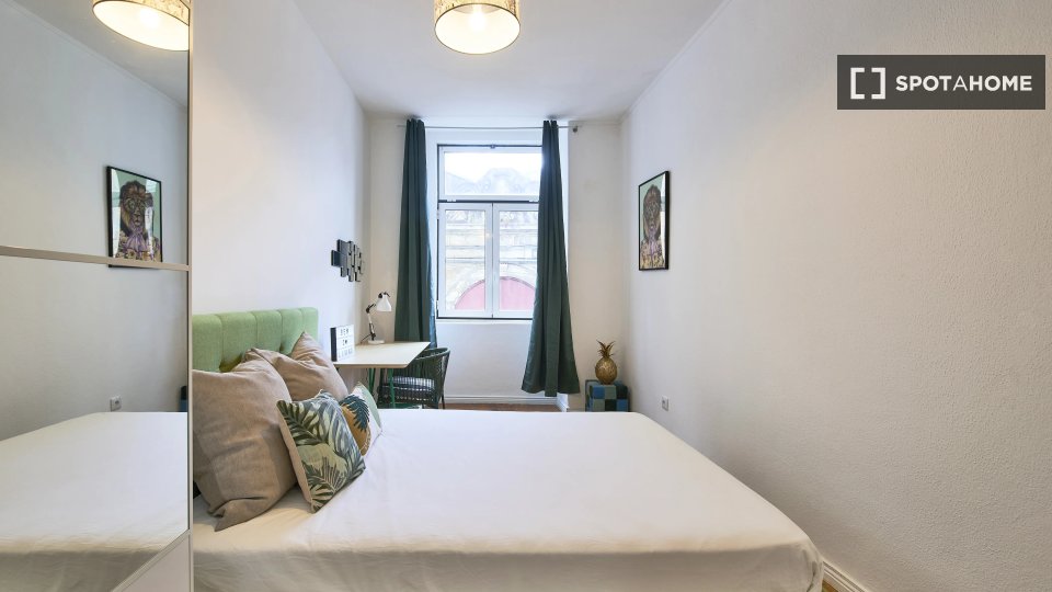 Double room Lisbon, 13 beds — photo 11