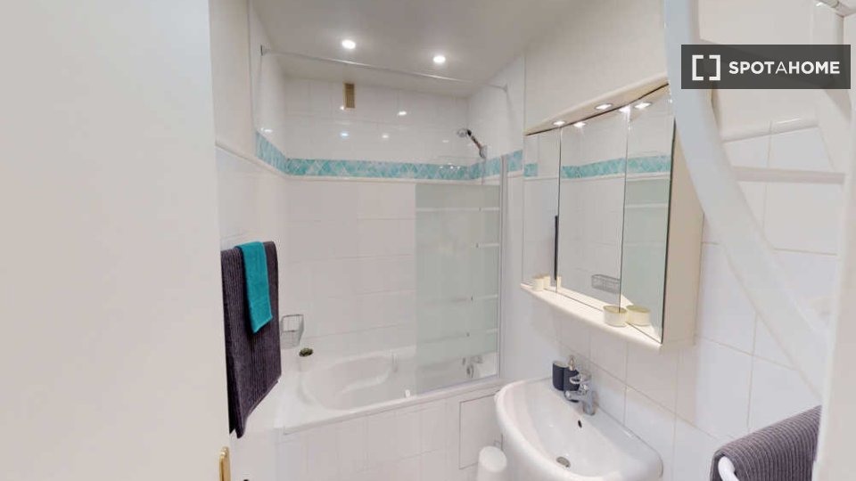 Double room Paris, 6 beds, 130m² — photo 1