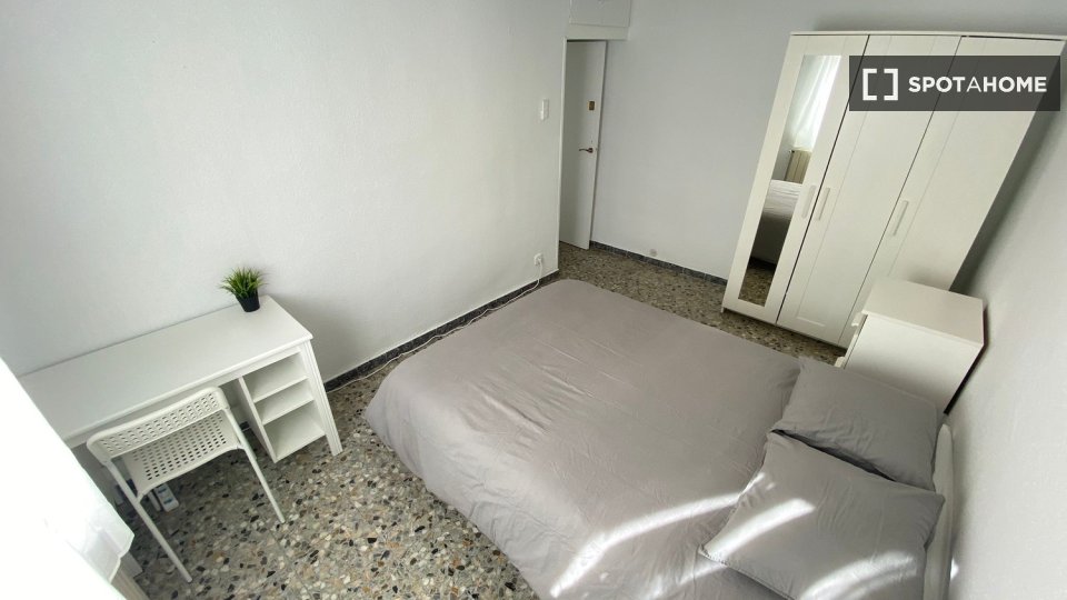 Double room Madrid, 5 beds — photo 19