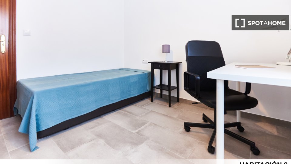 Double room Seville, 3 beds — photo 42