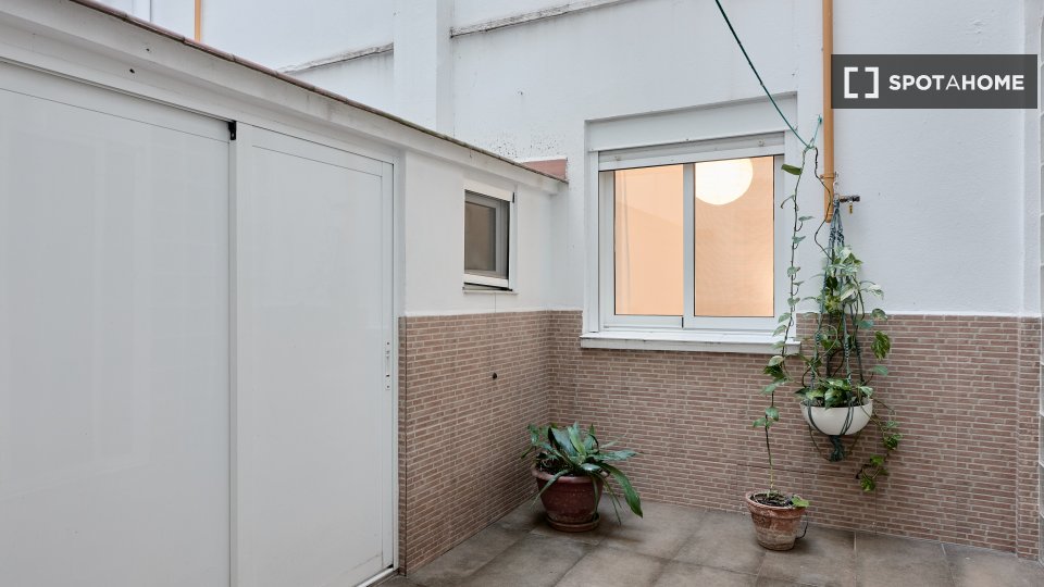 Double room Valencia, 1 bed, 90m² — photo 9