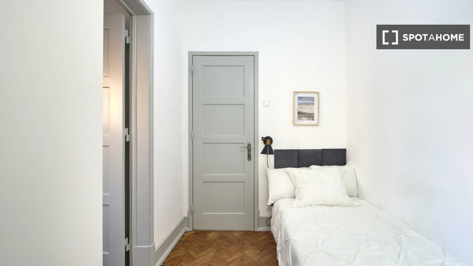 Double room Lisbon, 7 beds — photo 12