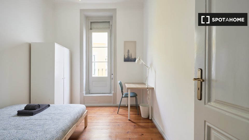 Double room Lisbon, 4 beds — photo 18