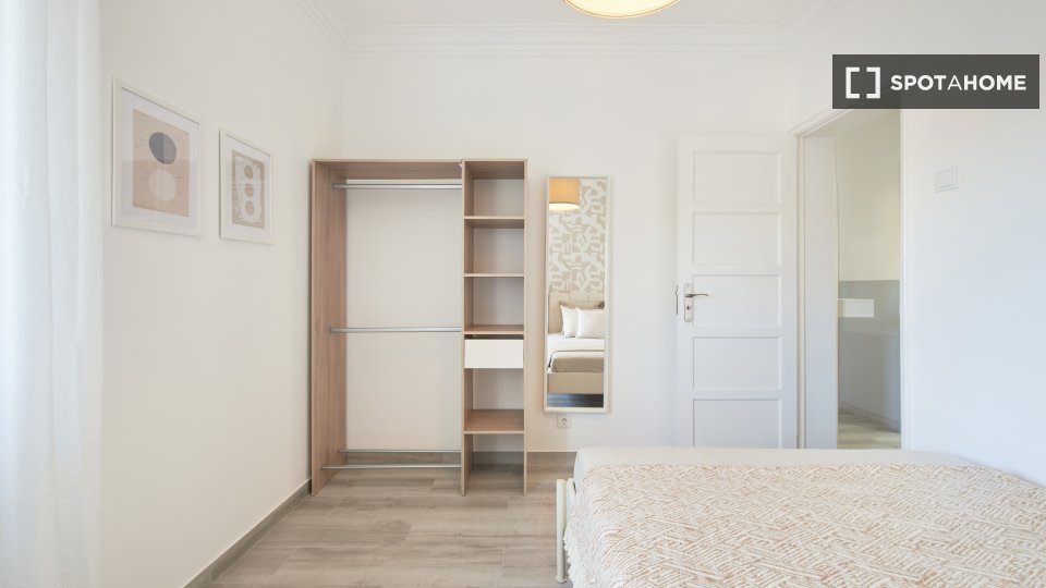 Double room Lisbon, 4 beds — photo 16