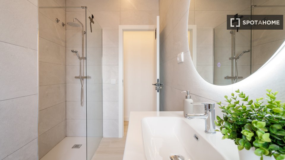 Double room Alicante, 5 beds, 104m² — photo 8