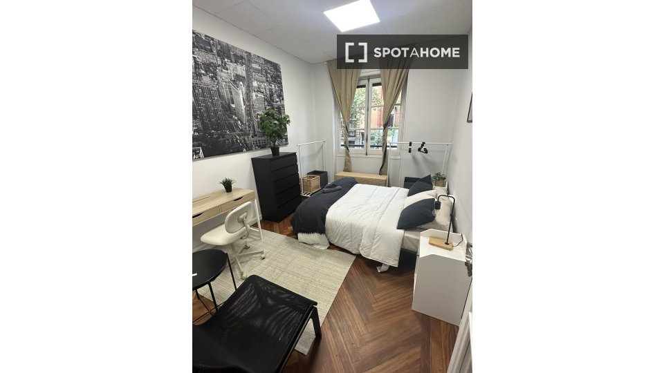 Double room Madrid, 6 beds, 163m² — photo 19