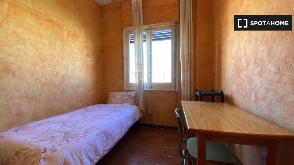 Double room Madrid, 5 beds — photo 18