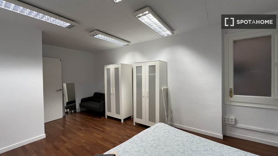Double room Barcelona, 13 beds, 290m² — photo 6