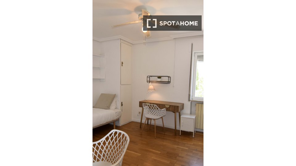Double room Madrid, 11 beds, 503m² — photo 13