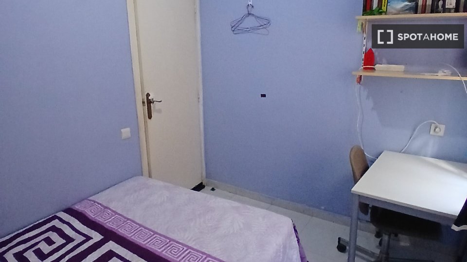 Double room Barcelona, 3 beds, 90m² — photo 1