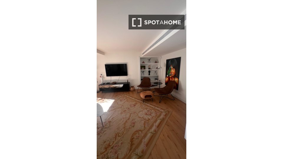 Apartment Lisbon, 2 beds, 104m² — photo 17