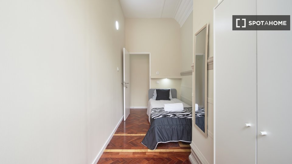 Double room Lisbon, 9 beds — photo 33