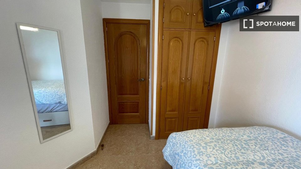 Double room Madrid, 3 beds — photo 2