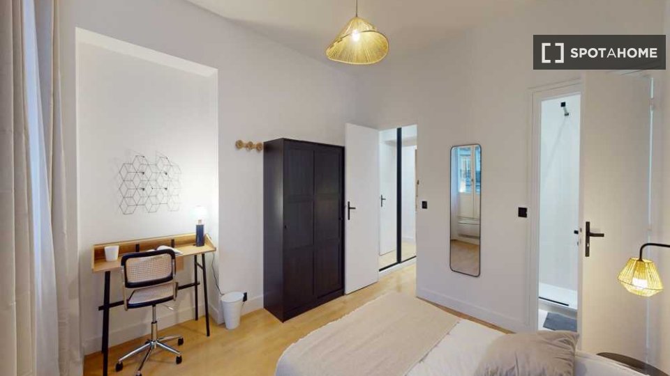 Double room Paris, 6 beds, 150m² — photo 11