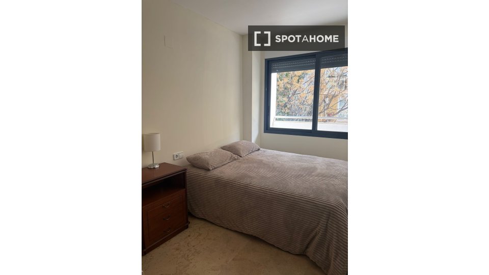 Double room Valencia, 3 beds, 120m² — photo 14