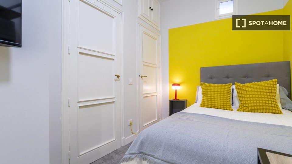 Double room Madrid, 10 beds, 162m² — photo 2