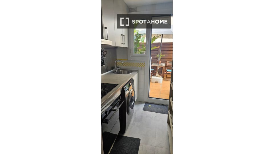 Double room Barcelona, 3 beds, 90m² — photo 13