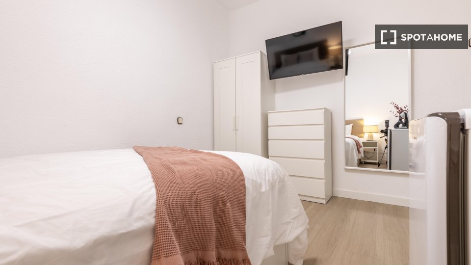 Double room Madrid, 5 beds — photo 52