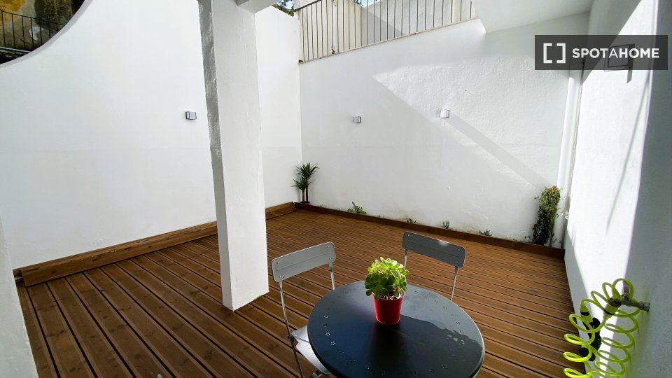 Apartment Lisbon, 2 beds, 70m² — photo 20