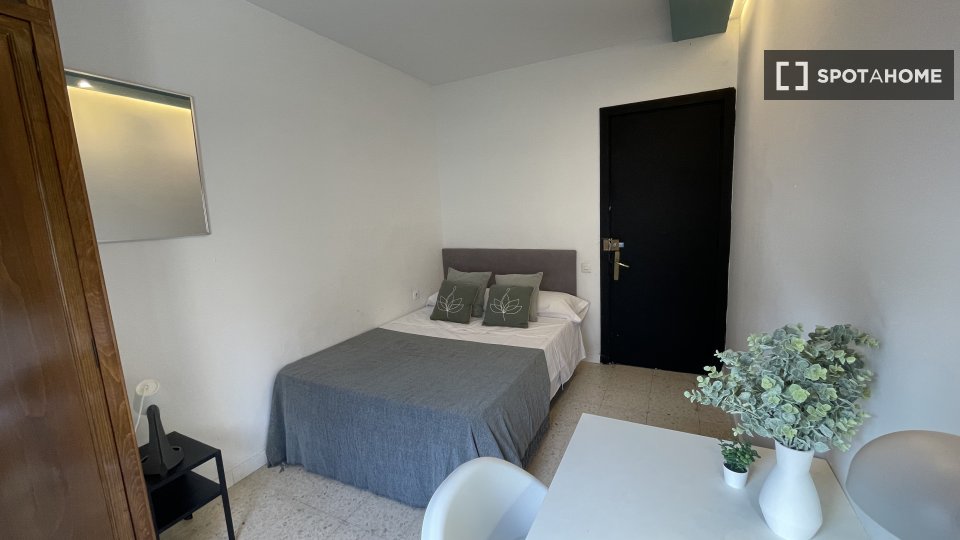 Double room Seville, 8 beds, 180m² — photo 13