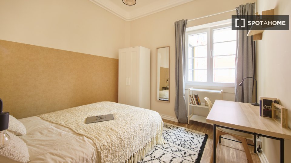 Double room Lisbon, 12 beds — photo 22