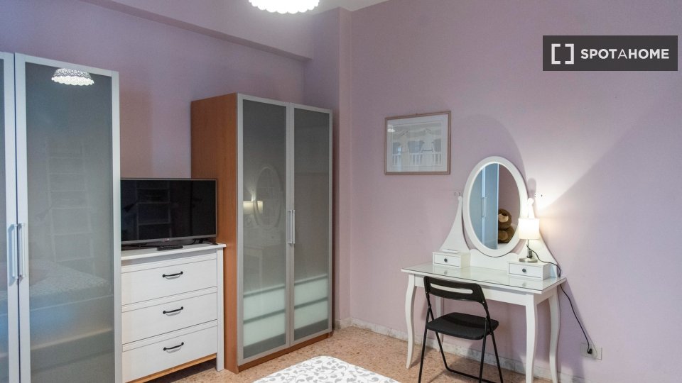 Double room Rome, 3 beds — photo 15