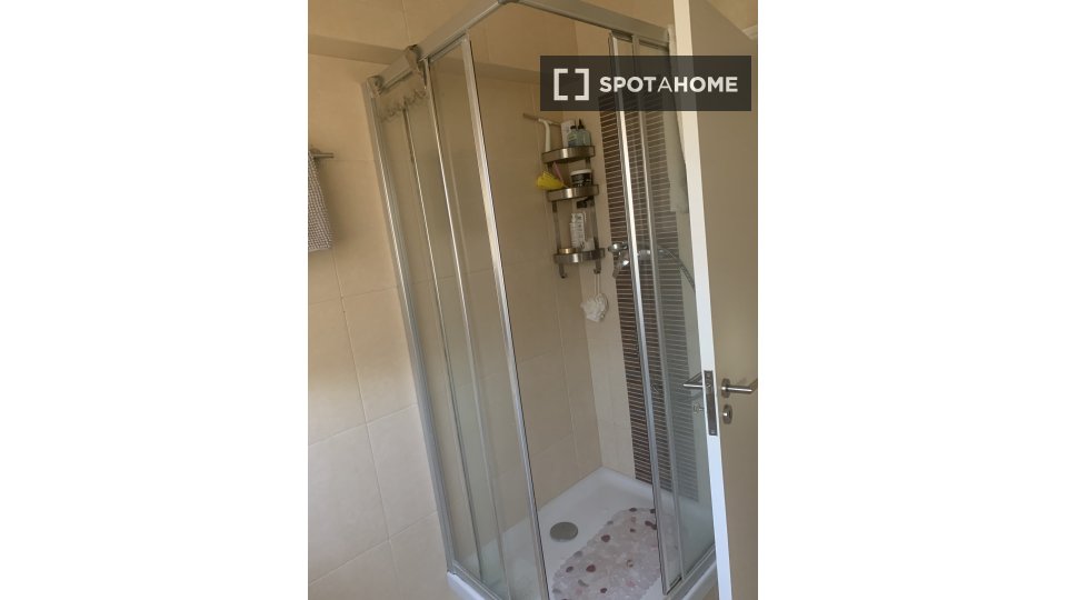 Double room Lisbon, 2 beds, 100m² — photo 3