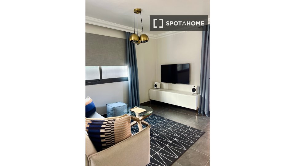 Double room Santa_Cruz_De_Tenerife, 1 bed, 188m² — photo 17