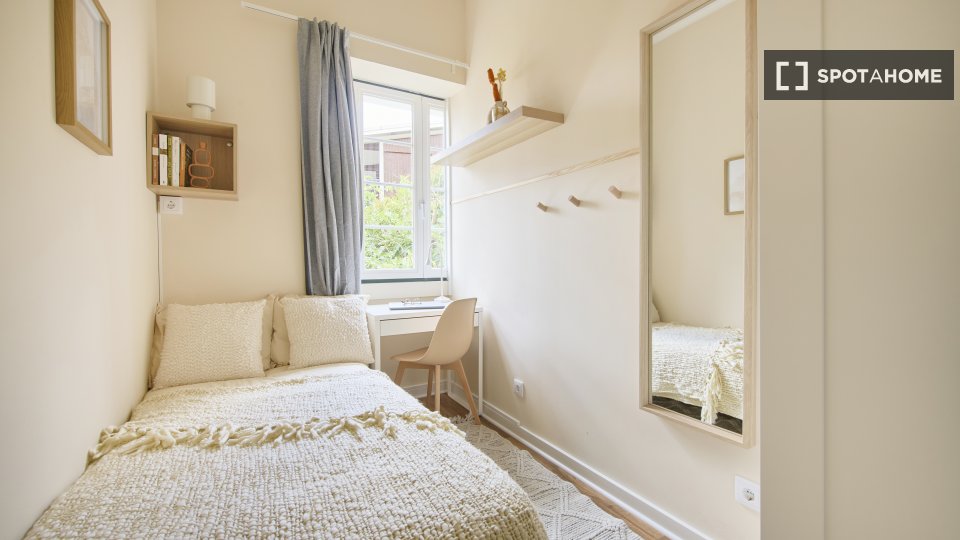 Double room Lisbon, 12 beds — photo 34