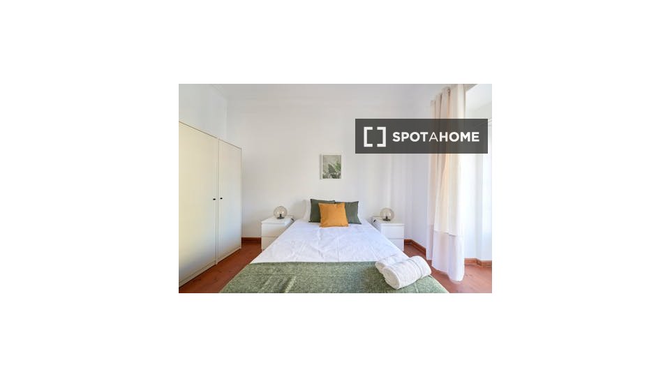 Double room Lisbon, 6 beds — photo 8