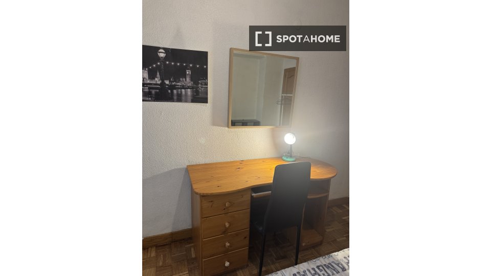 Double room Madrid, 4 beds, 125m² — photo 3