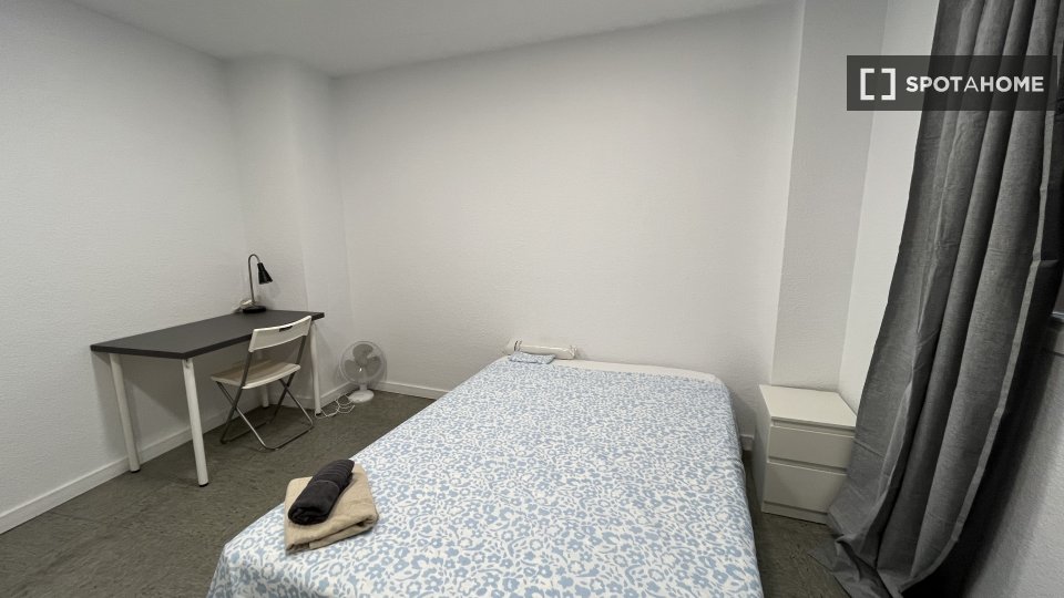 Double room Barcelona, 13 beds, 290m² — photo 9